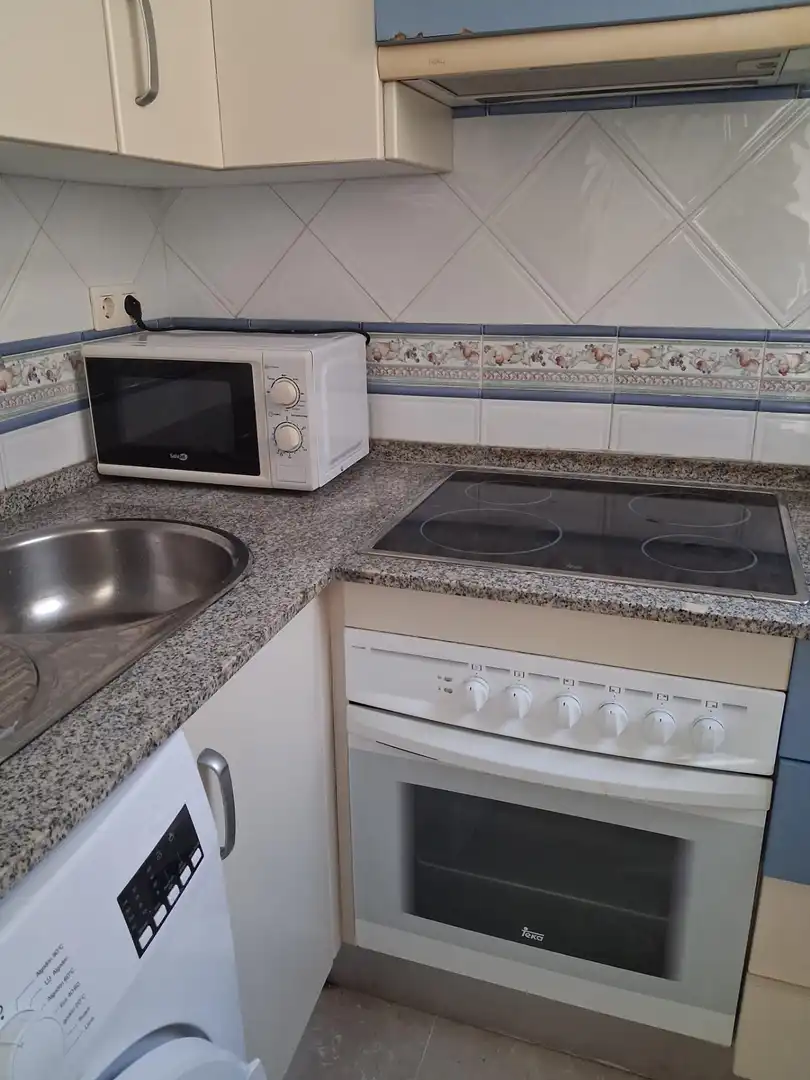 Cuina de Pis de lloguer en Cádiz amb Moblat i Balcó