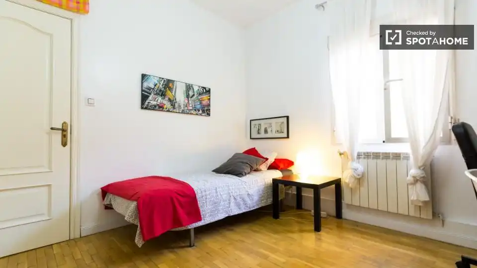Room in Embajadores - Lavapiés