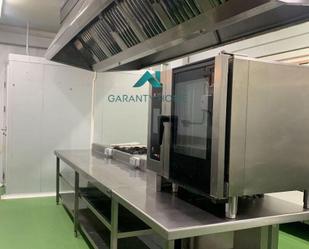 Cuina de Local de lloguer en  Madrid Capital amb Moblat