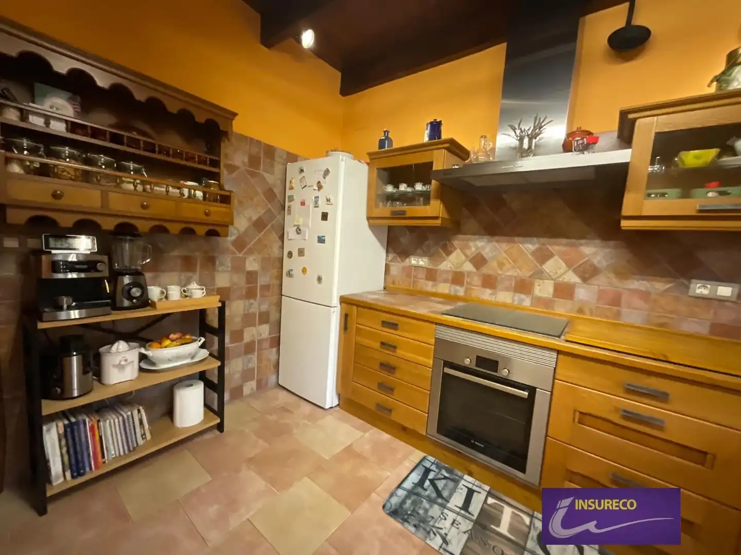 Cuina de Casa o xalet en venda en Bustillo del Páramo amb Calefacció, Jardí privat i Parquet