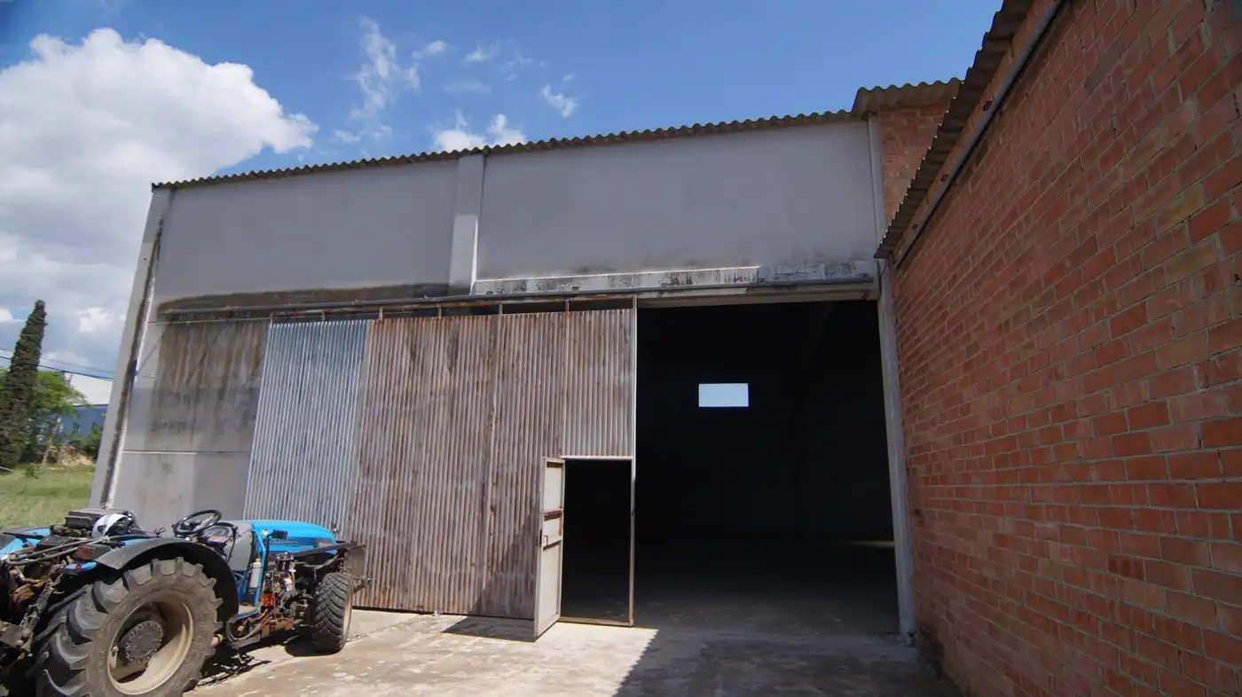 Vista exterior de Nau industrial en venda en Vilallonga del Camp