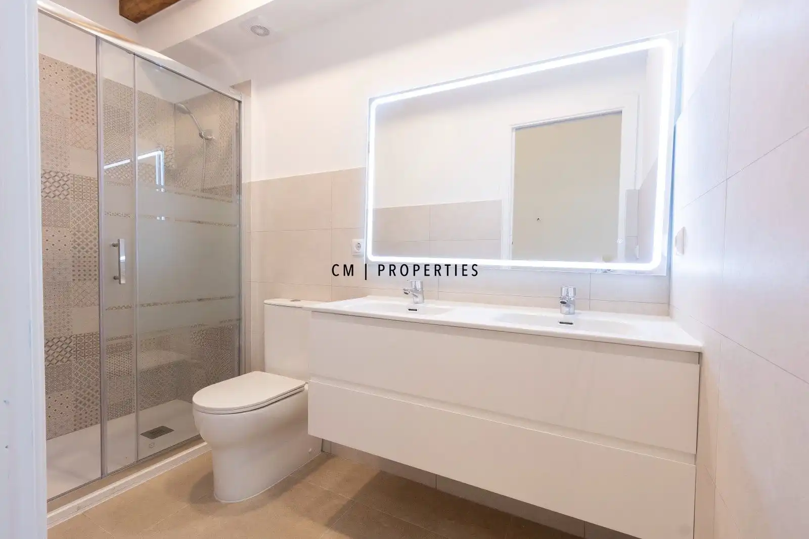 Bathroom of Flat for sale in Valencia  with Air Conditioner, Heating and Swimming Pool