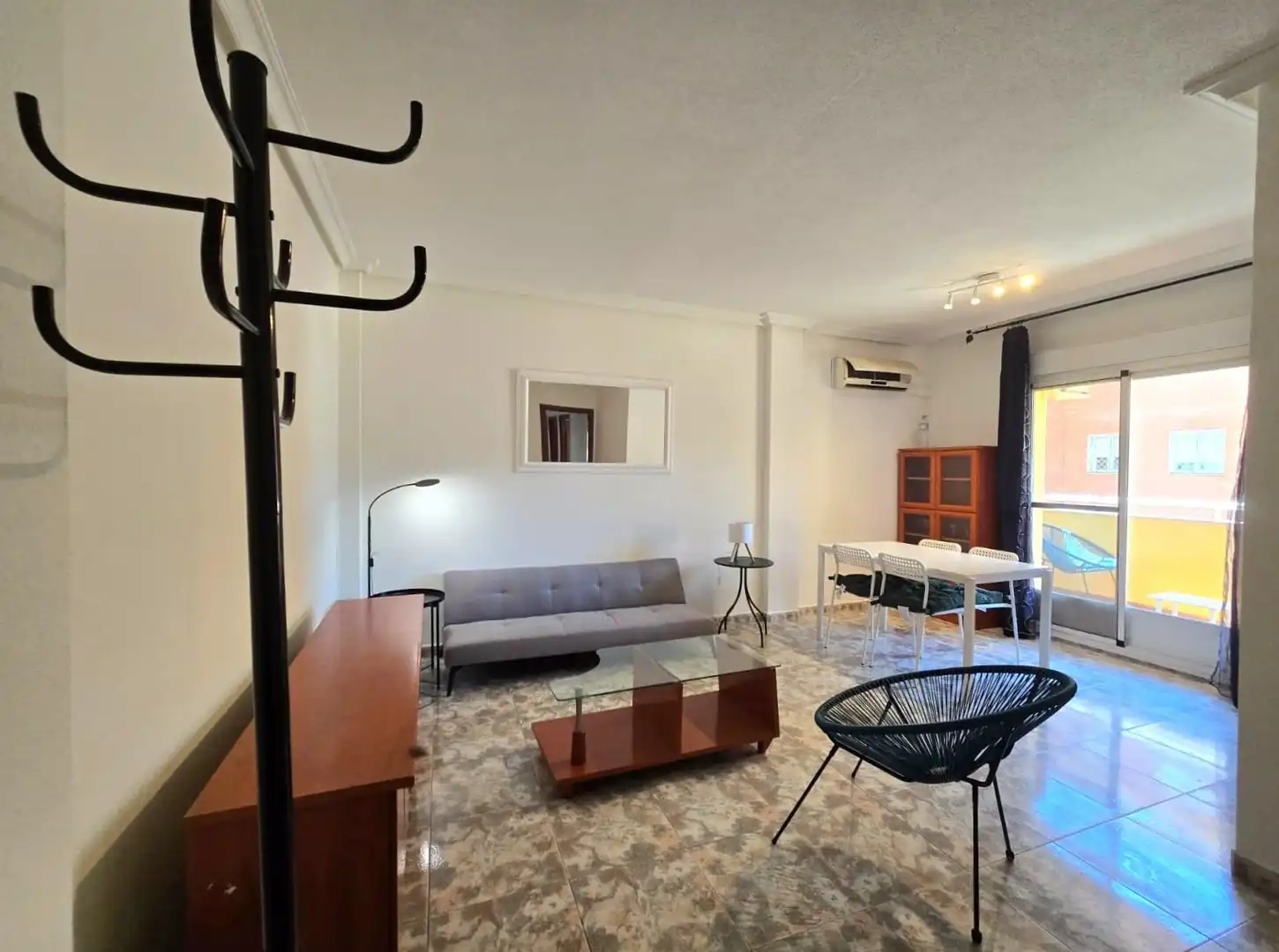 Sala de estar de Piso de alquiler en Plasencia con Aire acondicionado, Calefacción y Terraza