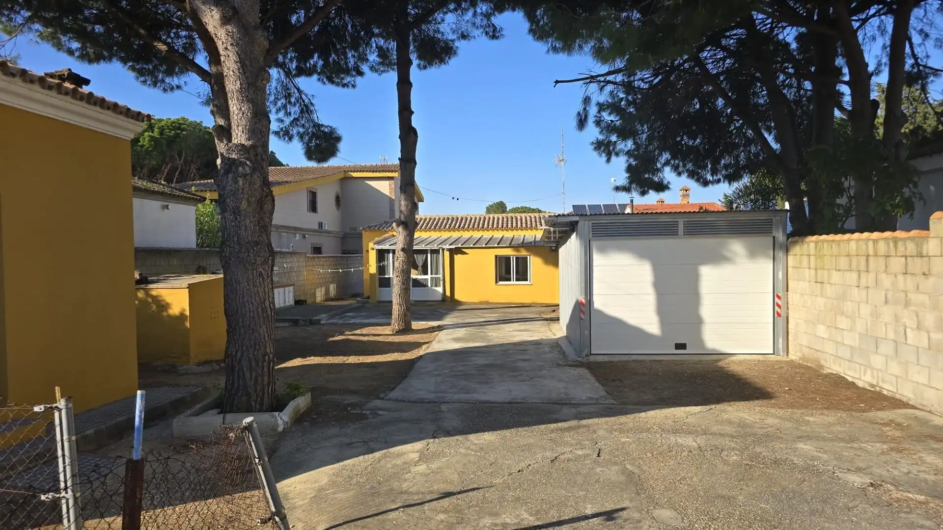 Exterior view of Houses for sale in Chiclana de la Frontera  with Private garden and Terrace