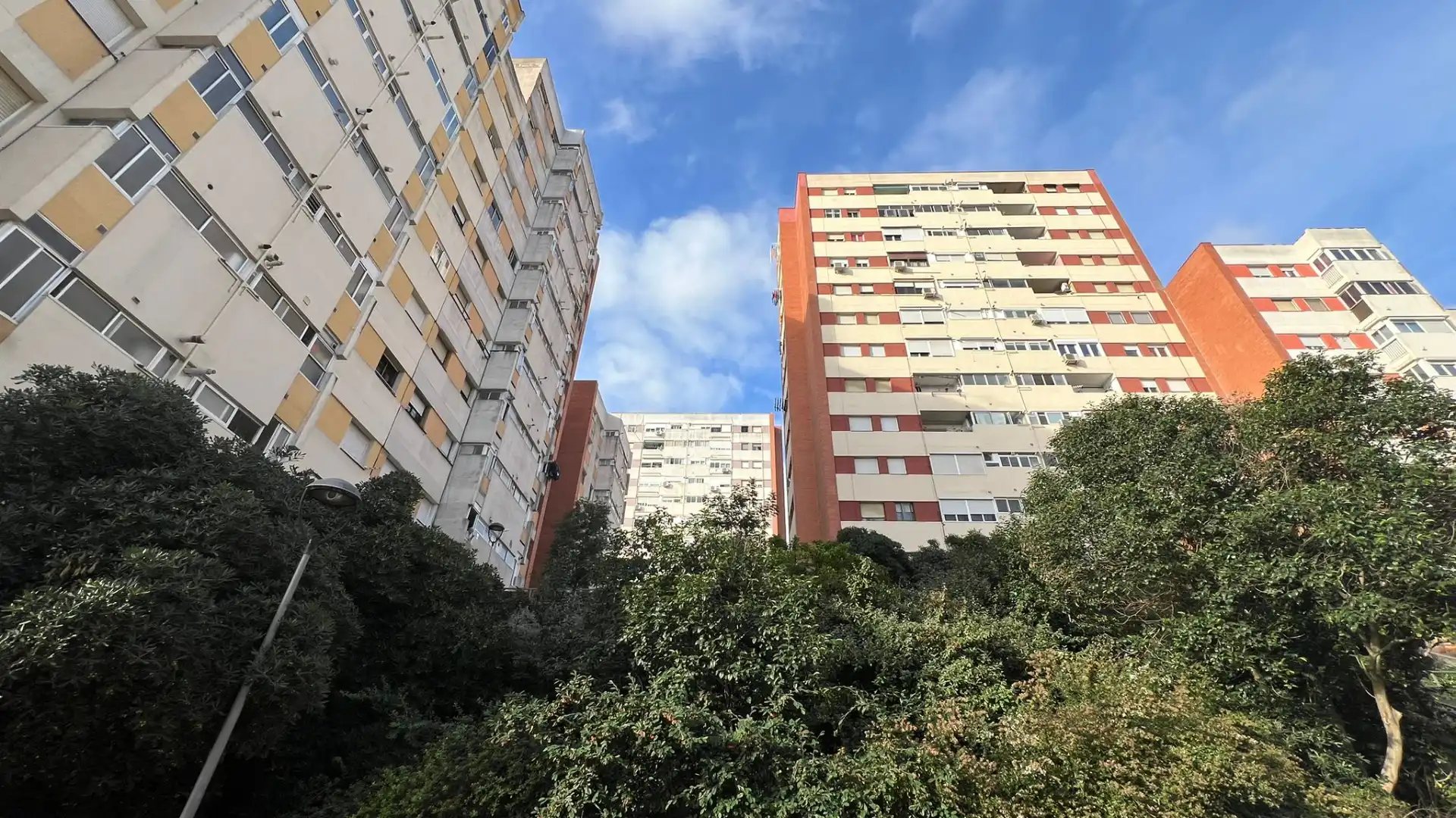 Vista exterior de Pis en venda en Montcada i Reixac amb Alarma