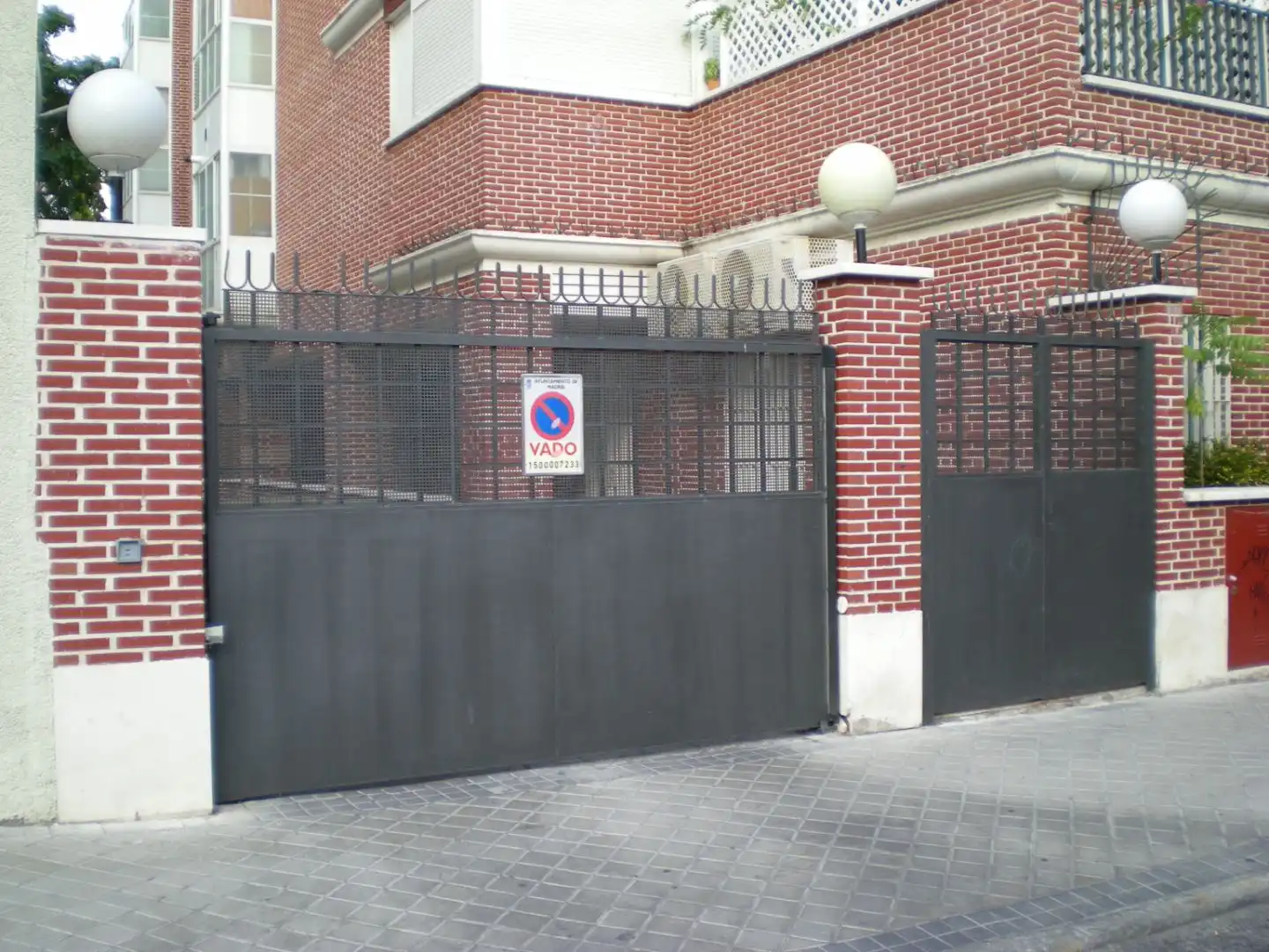 Vista exterior de Garaje de alquiler en Madrid
