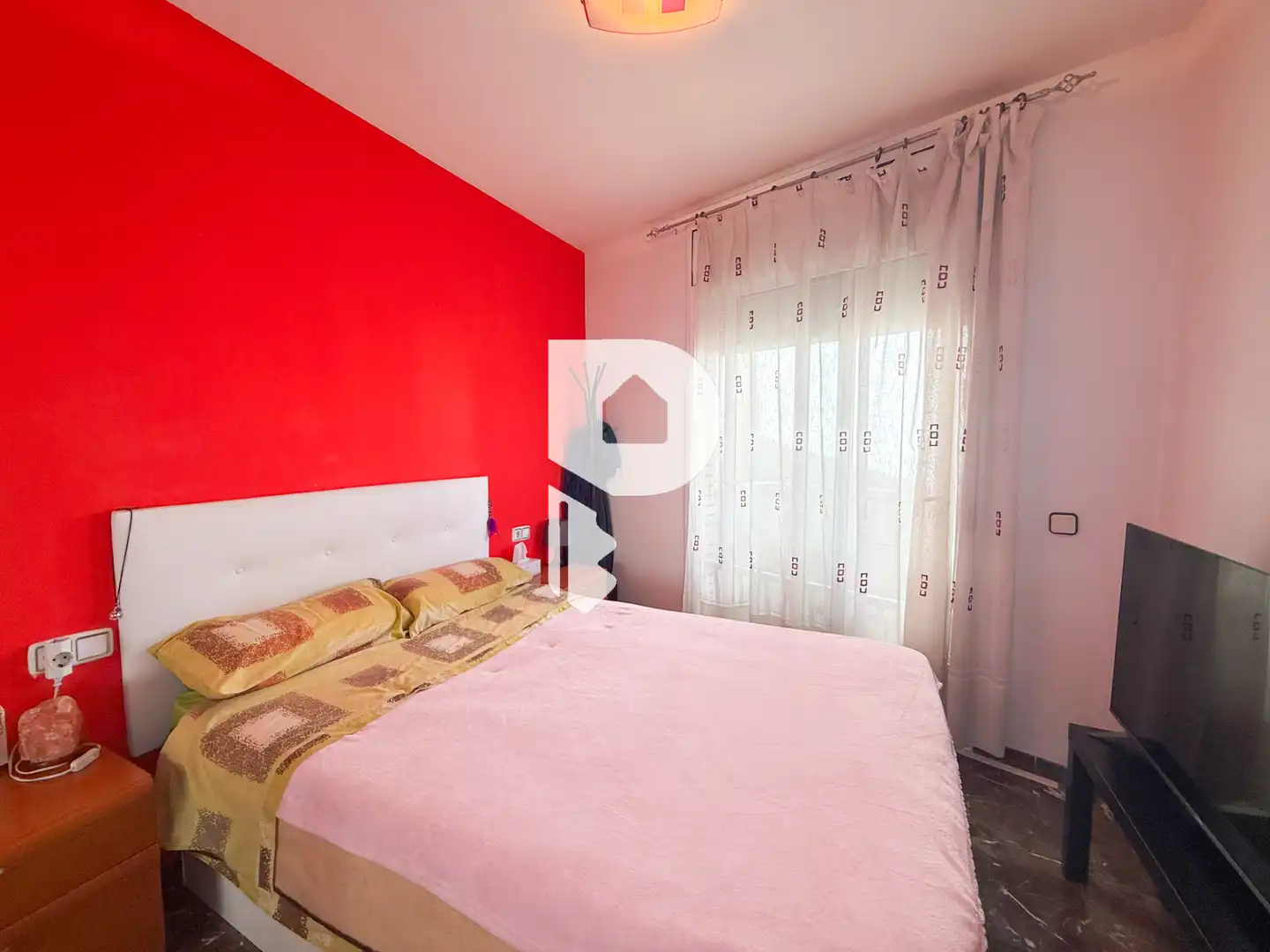 Schlafzimmer von Wohnung zum Verkauf in Sant Vicenç Dels Horts mit Heizung, Abstellraum und Fernseher