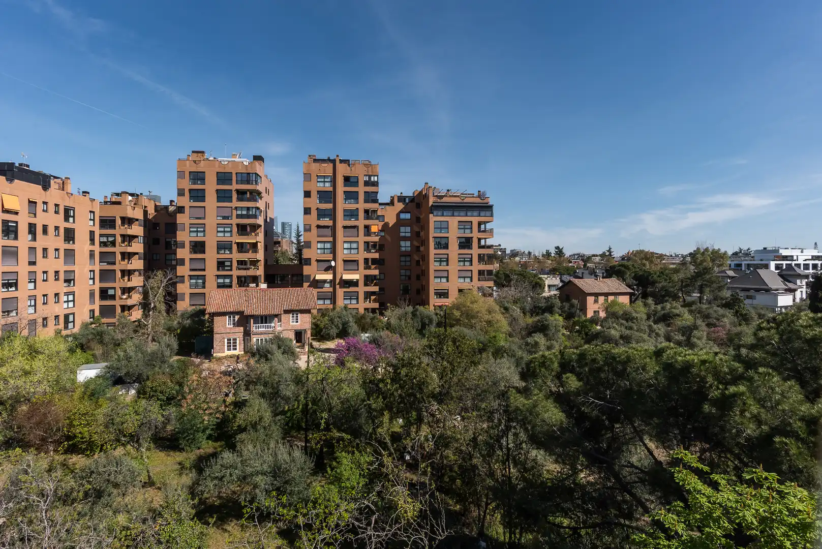Außenansicht von Wohnung zur Miete in Madrid mit Klimaanlage, Heizung und Privatgarten
