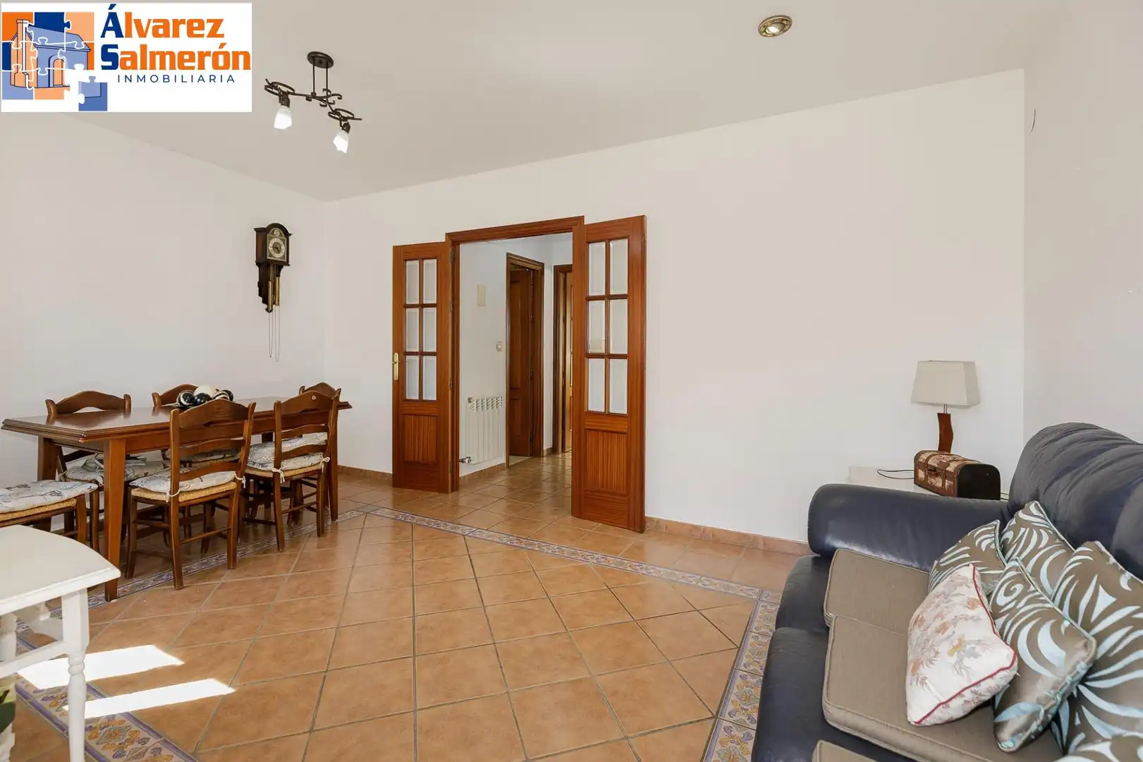 Sala de estar de Casa adosada en venta en Granada con Aire acondicionado, Calefacción y Terraza