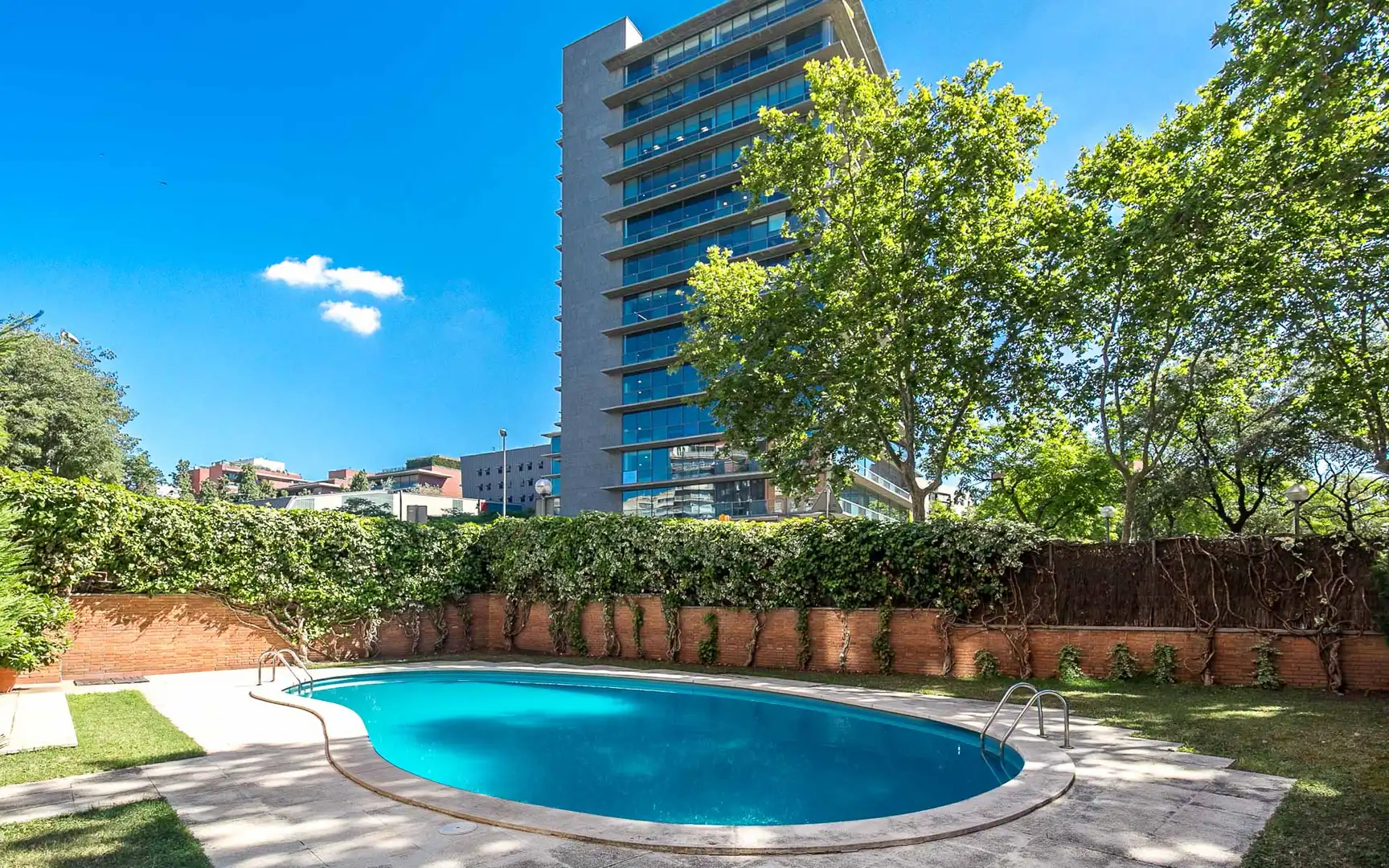 Swimming pool of Flat for rent in Barcelona  with Air Conditioner, Heating and Terrace