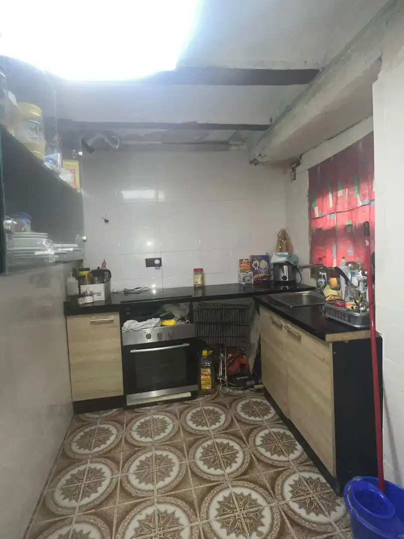 Cuina de Casa o xalet en venda en La Pobla de Vallbona amb Terrassa i Balcó