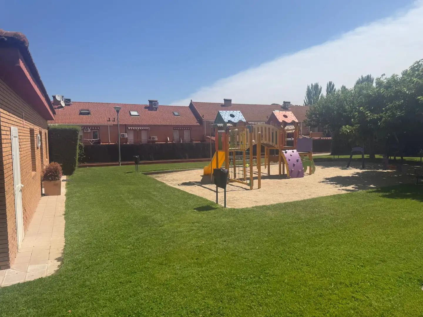 Jardí de Casa adosada en venda en Móstoles amb Aire condicionat, Calefacció i Jardí privat