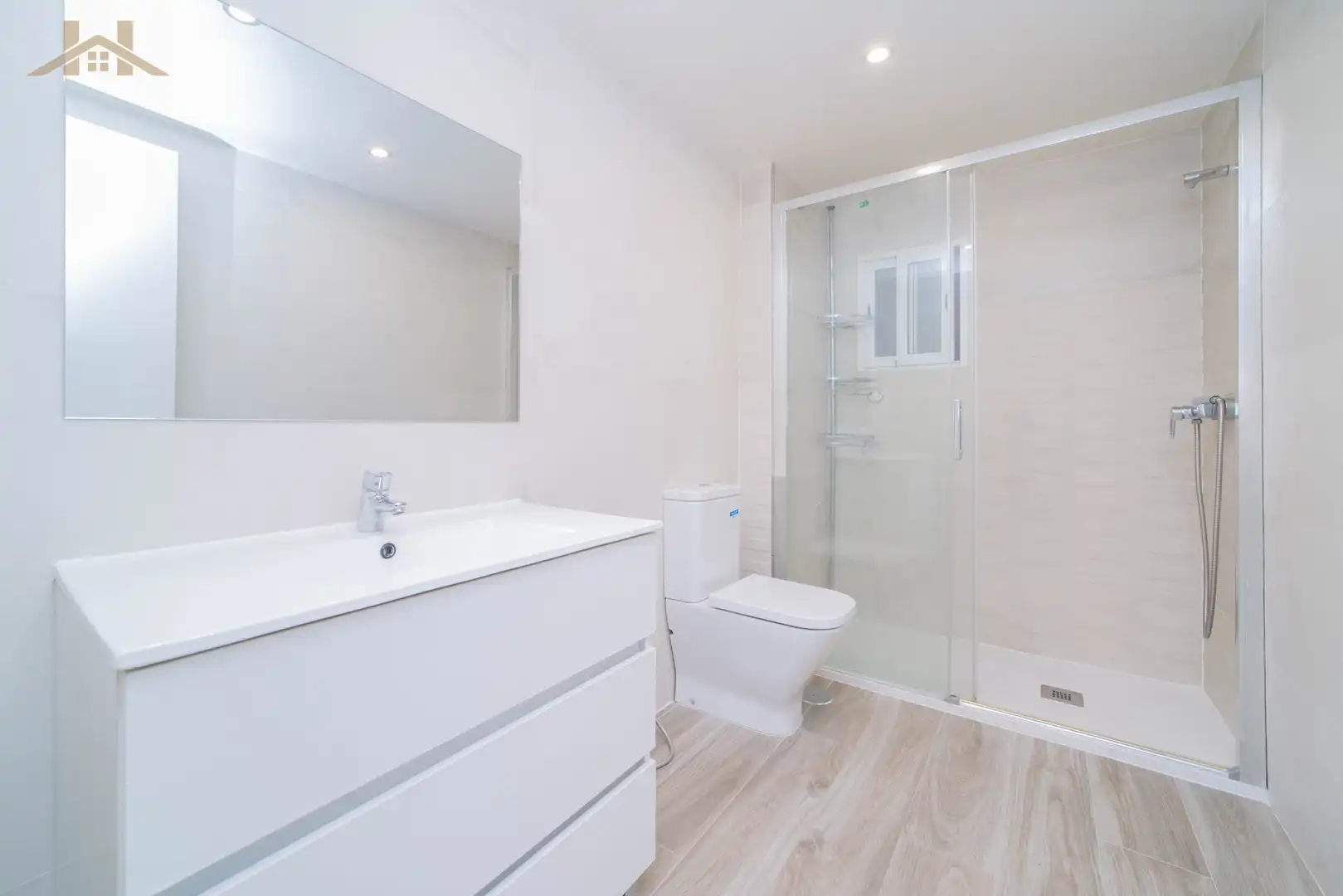 Bathroom of Flat for sale in Móstoles  with Air Conditioner and Terrace