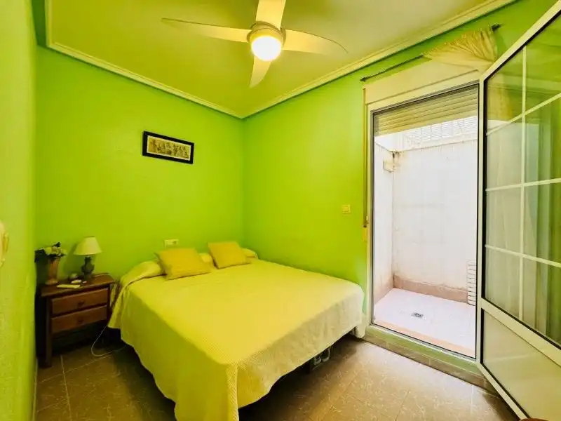 Dormitori de Apartament en venda en Guardamar del Segura amb Traster i Piscina comunitària