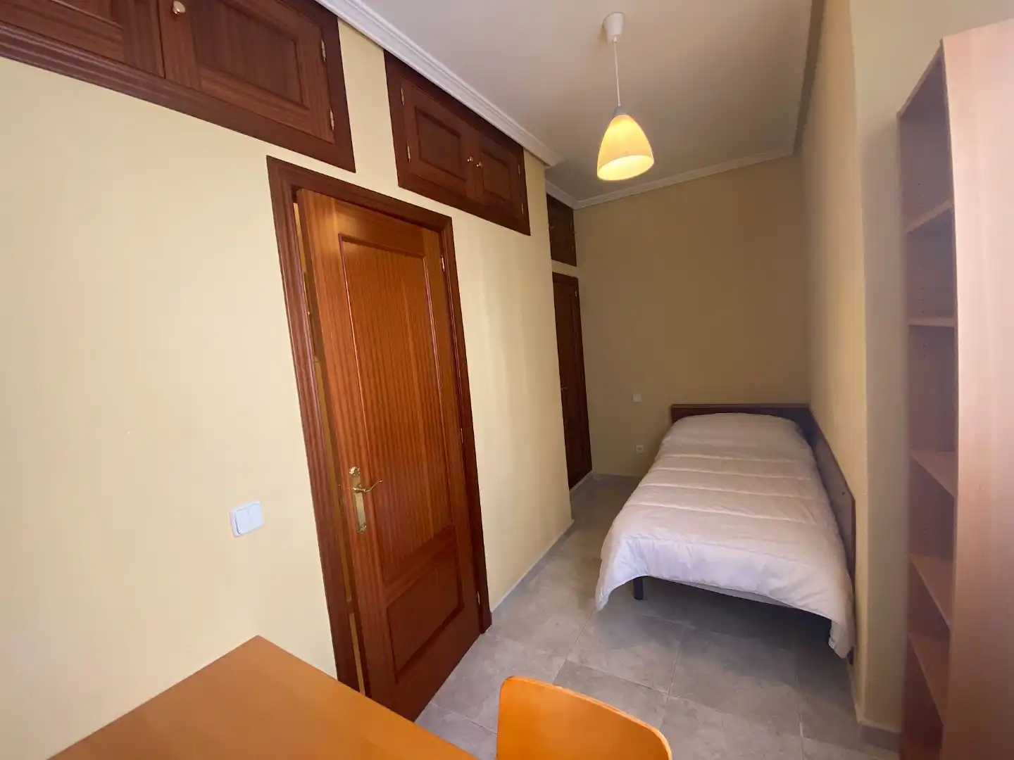 Schlafzimmer von Wohnung zur Miete in  Madrid Capital mit Balkon