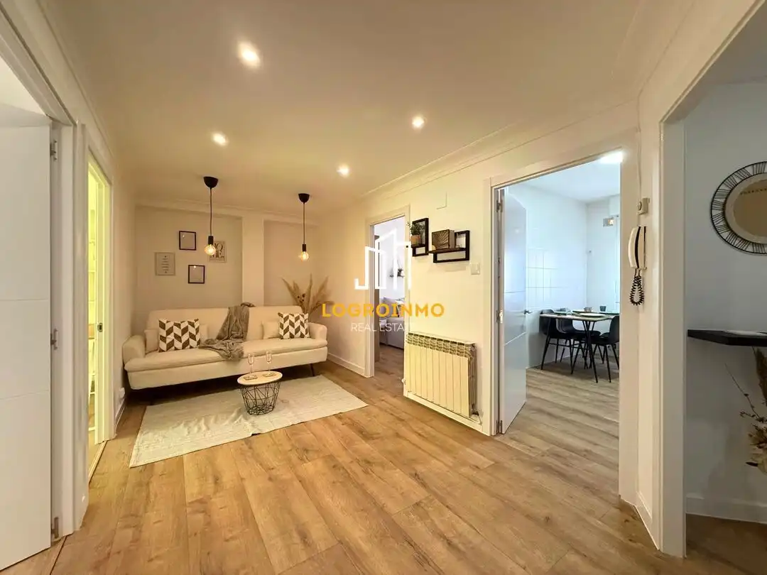 Sala de estar de Piso en venta en  Logroño con Calefacción, Trastero y Amueblado