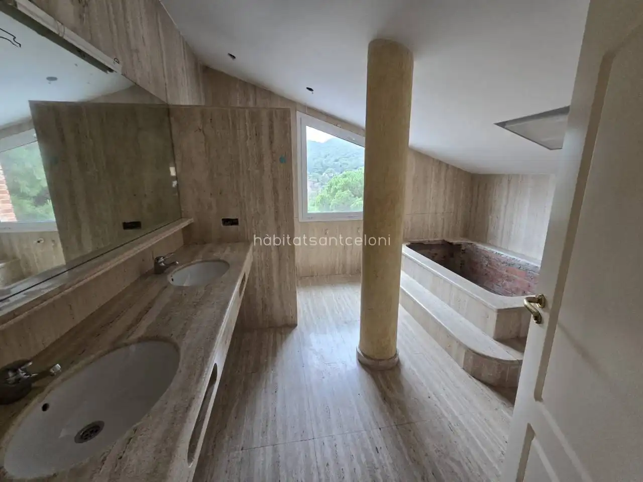 Bany de Casa o xalet en venda en Vallromanes amb Jardí privat, Terrassa i Piscina
