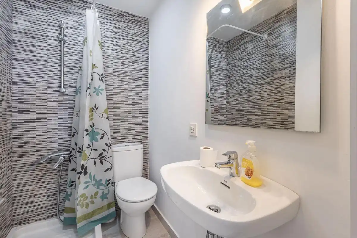 Bathroom of Apartments for sale in Granada  with Furnished