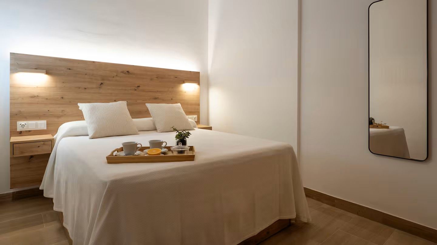 Bedroom of Flat to rent in  Sevilla Capital  with Air Conditioner, Terrace and Furnished