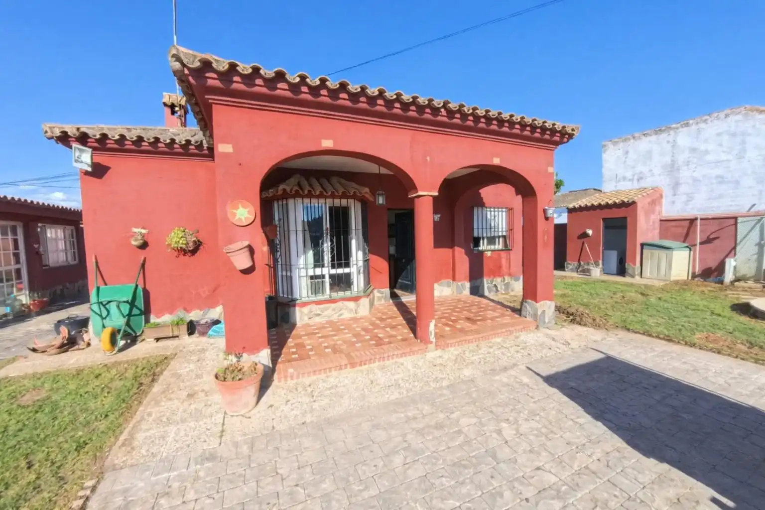 Exterior view of Houses for sale in Chiclana de la Frontera  with Swimming Pool