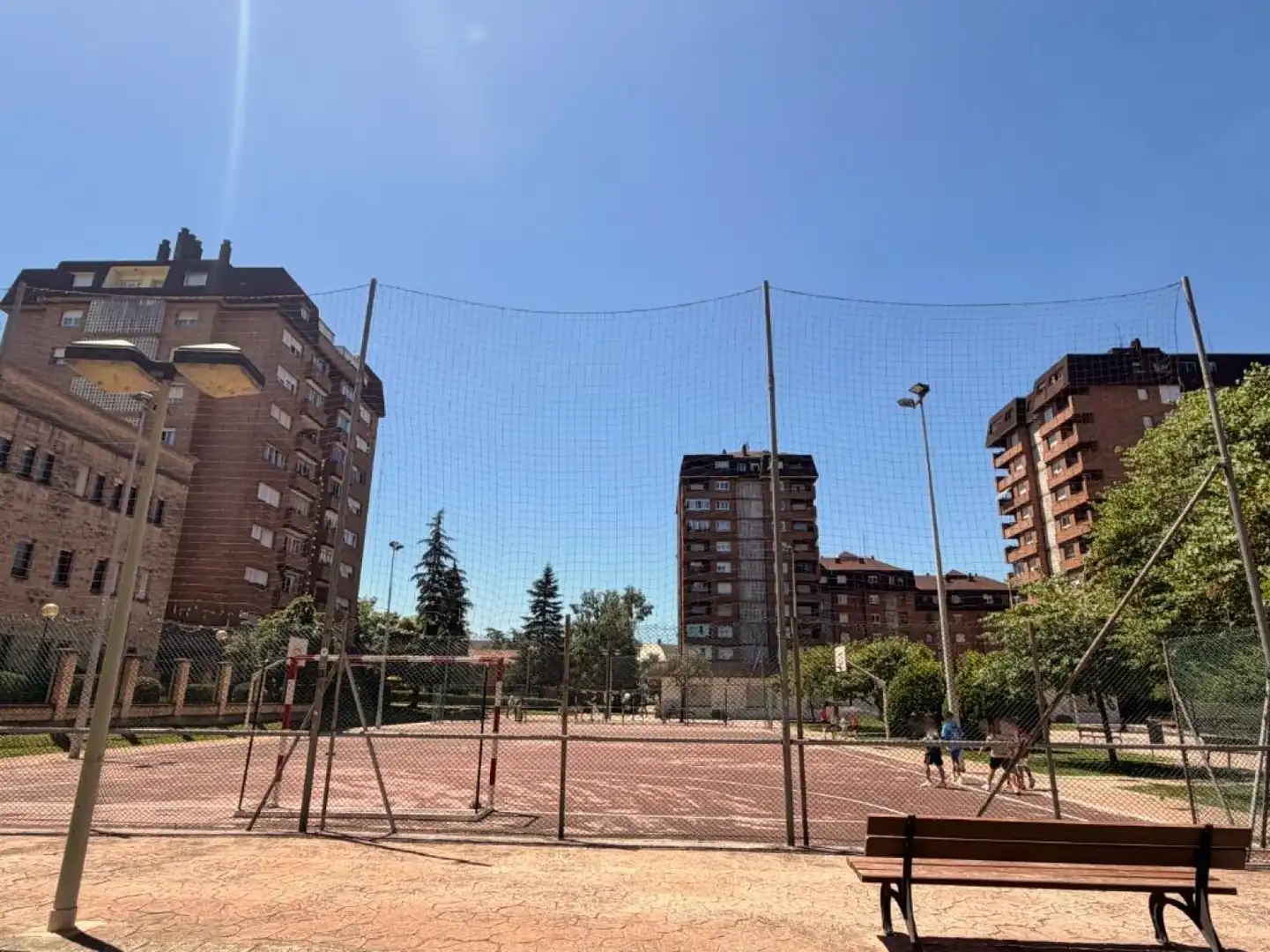 Aparcament de Pis en venda en Torrelavega  amb Calefacció, Jardí privat i Parquet