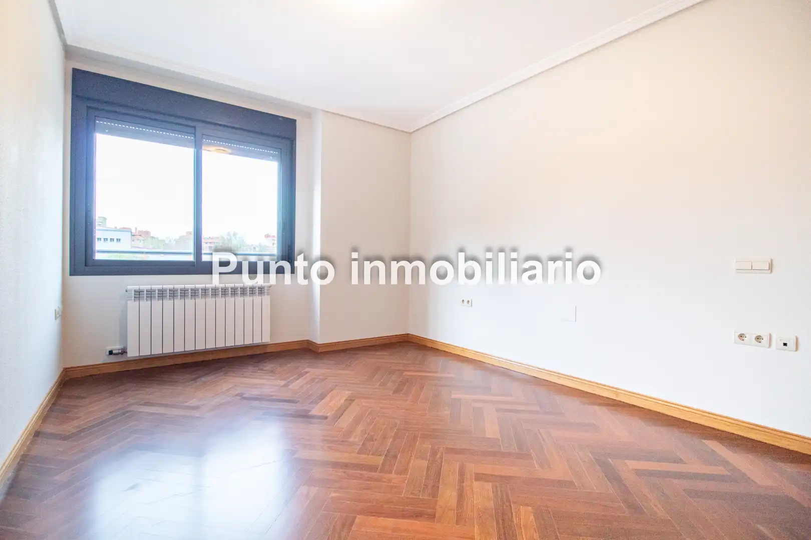 Living room of Flat for rent in Valladolid  with Heating and Parquet flooring