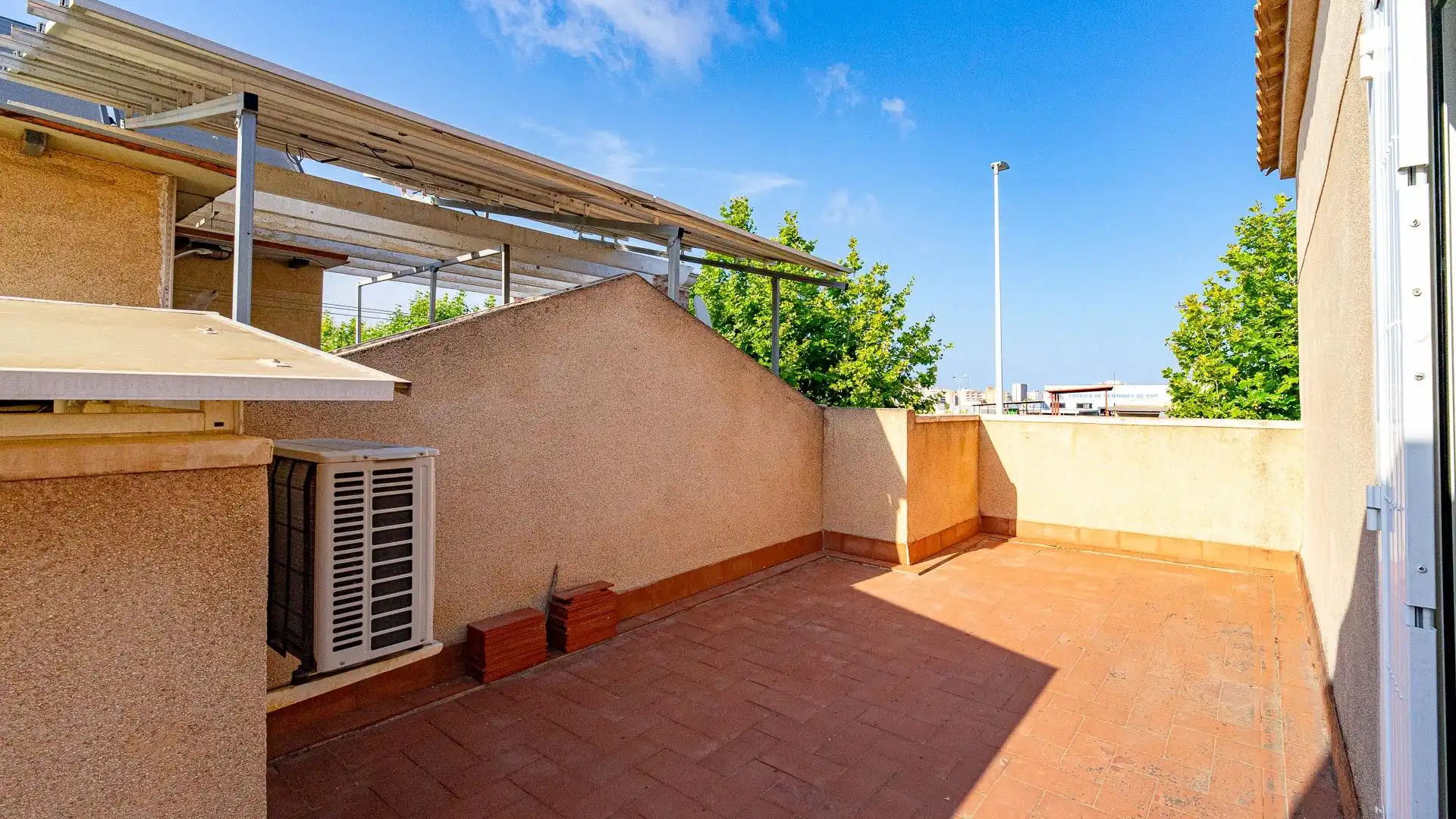 Terraza de Dúplex en venta en Torrevieja con Aire acondicionado, Jardín privado y Trastero