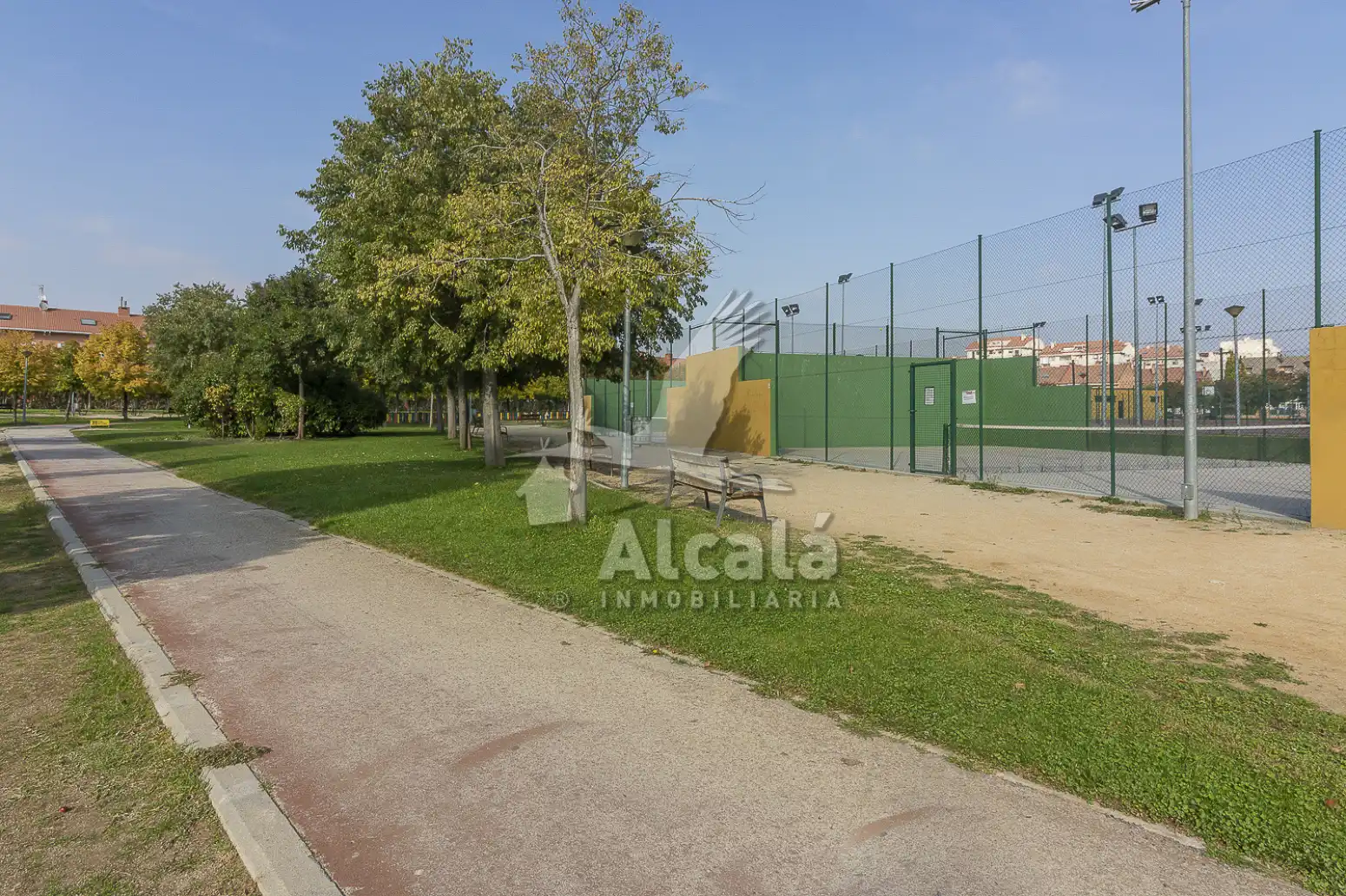 Aparcament de Pis en venda en Alcalá de Henares amb Calefacció, Traster i Piscina