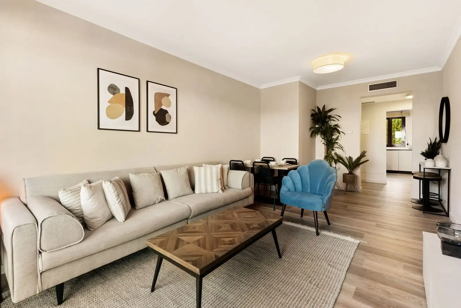 Sala de estar de Piso en venta en Benahavís con Aire acondicionado, Terraza y Amueblado