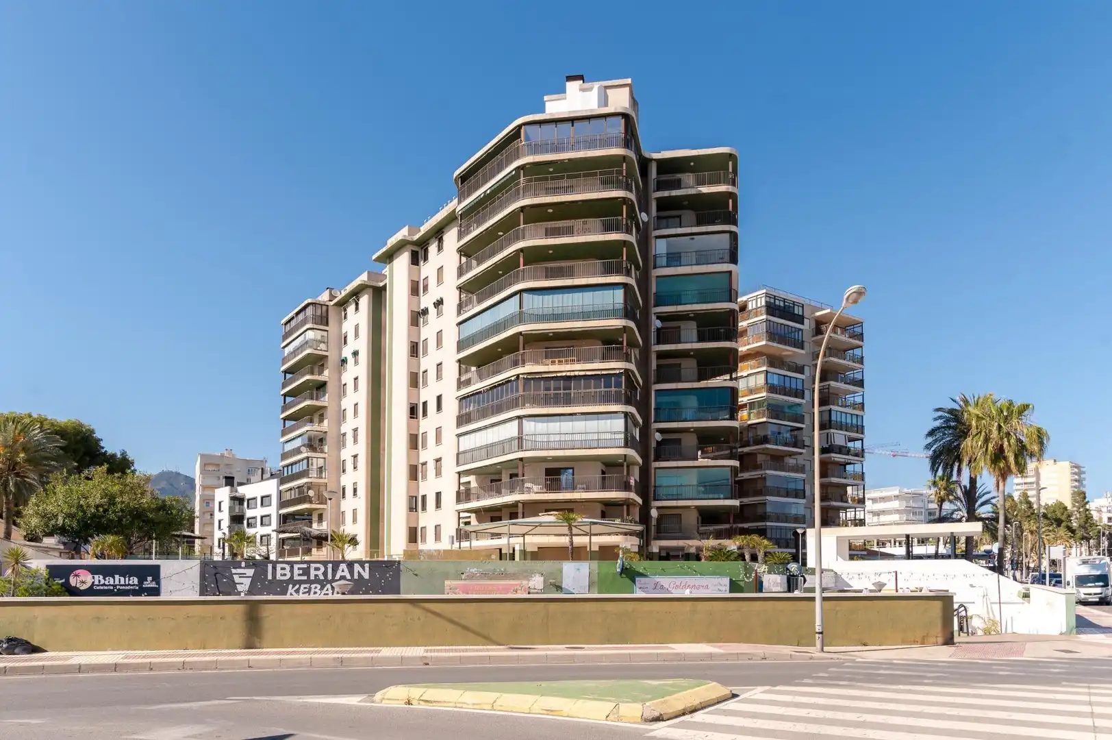 Außenansicht von Wohnungen zum Verkauf in Benicasim / Benicàssim mit Klimaanlage, Heizung und Privatgarten