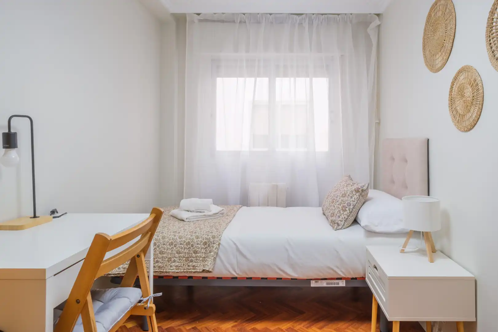 Bedroom of Flat for rent in Zaragoza  with Air Conditioner and Furnished