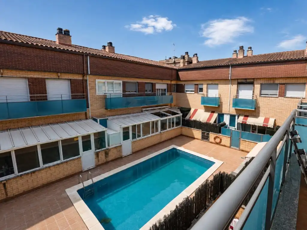 Piscina de Dúplex en venta en El Pla del Penedès con Horno, Balcón y Piscina comunitaria