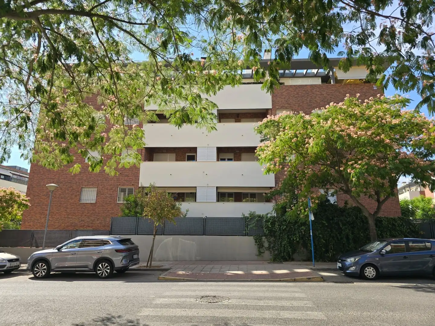 Vista exterior de Pis en venda en Mairena del Aljarafe amb Aire condicionat i Terrassa