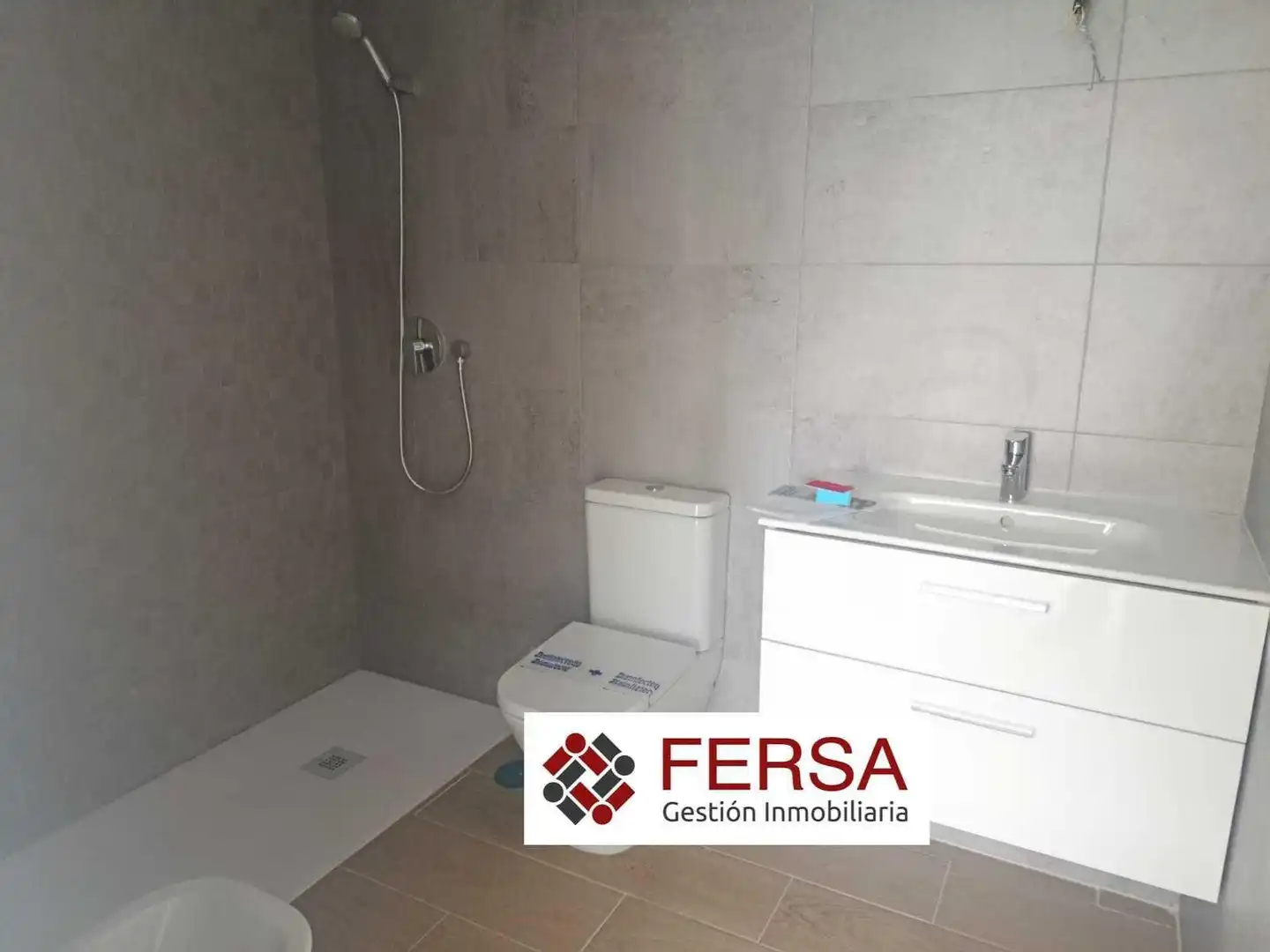 Baño de Piso de alquiler en El Puerto de Santa María con Aire acondicionado, Calefacción y Terraza