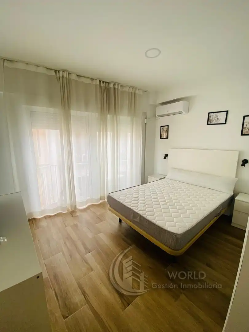 Schlafzimmer von Wohnung zur Miete in Madrid mit Klimaanlage, Heizung und Möbliert