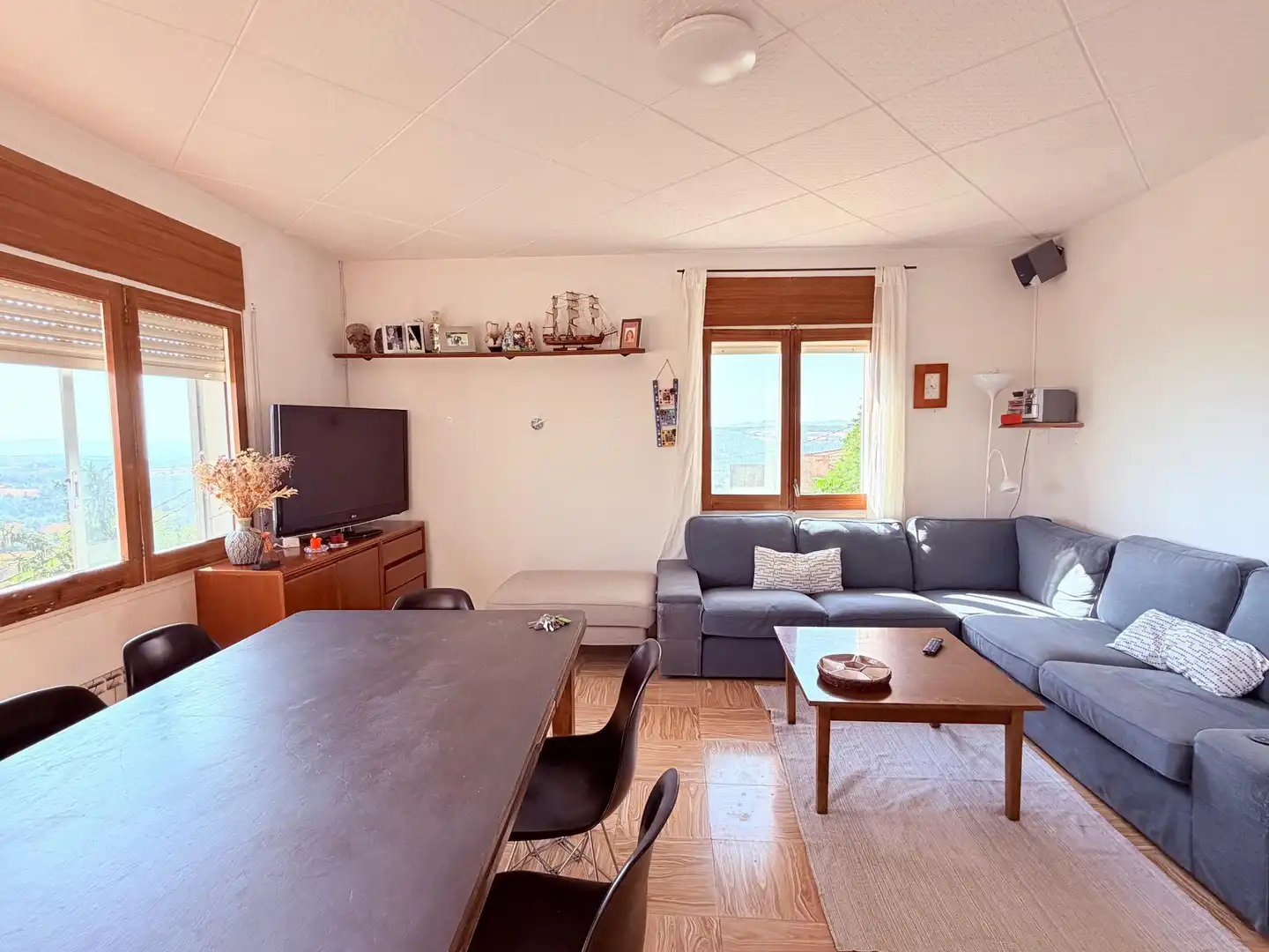 Sala d'estar de Casa o xalet en venda en Argençola amb Calefacció, Traster i Moblat
