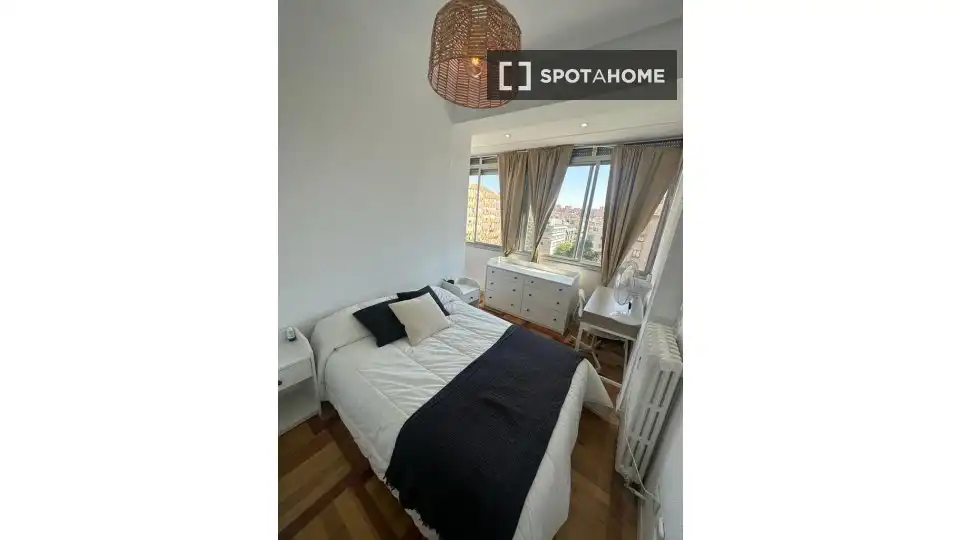 Bedroom of Flat for share in Madrid  with Air Conditioner, Heating and Terrace