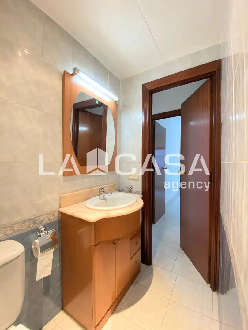 Piso en venta en Sant Adrià de Besòs con Calefacción y Balcón