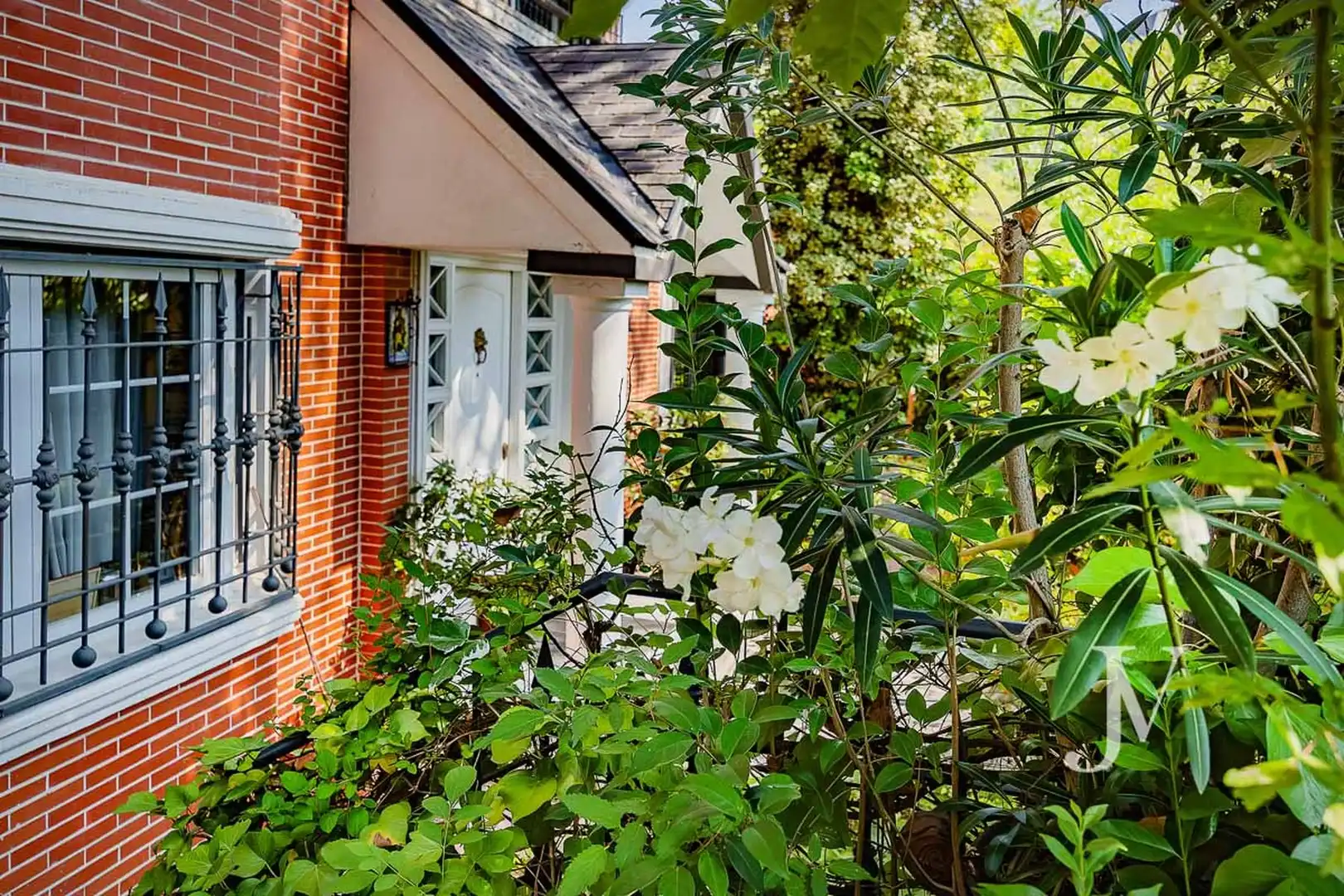 Vista exterior de Casa o chalet en venta en Madrid con Aire acondicionado, Calefacción y Jardín privado