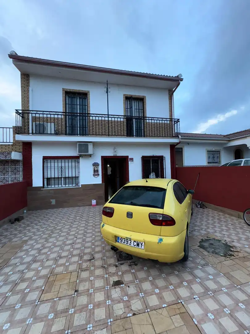 Vista exterior de Casa o xalet en venda en Periurbano Oeste - Sierra