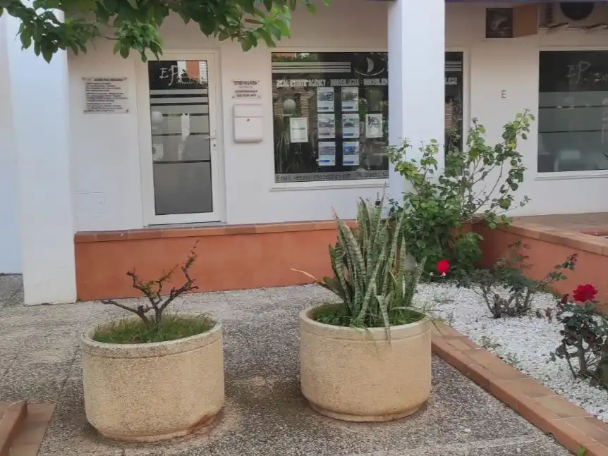 Büro zur Miete in Dénia mit Klimaanlage, Heizung und Möbliert