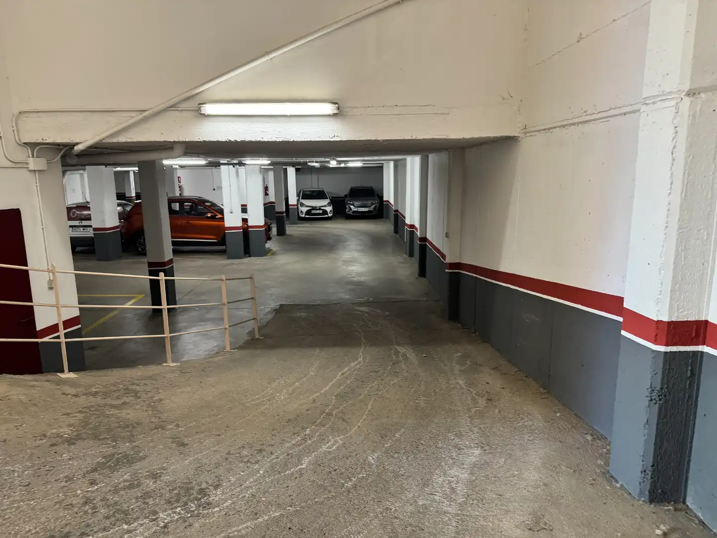 Parkplatz von Garage zur Miete in Girona