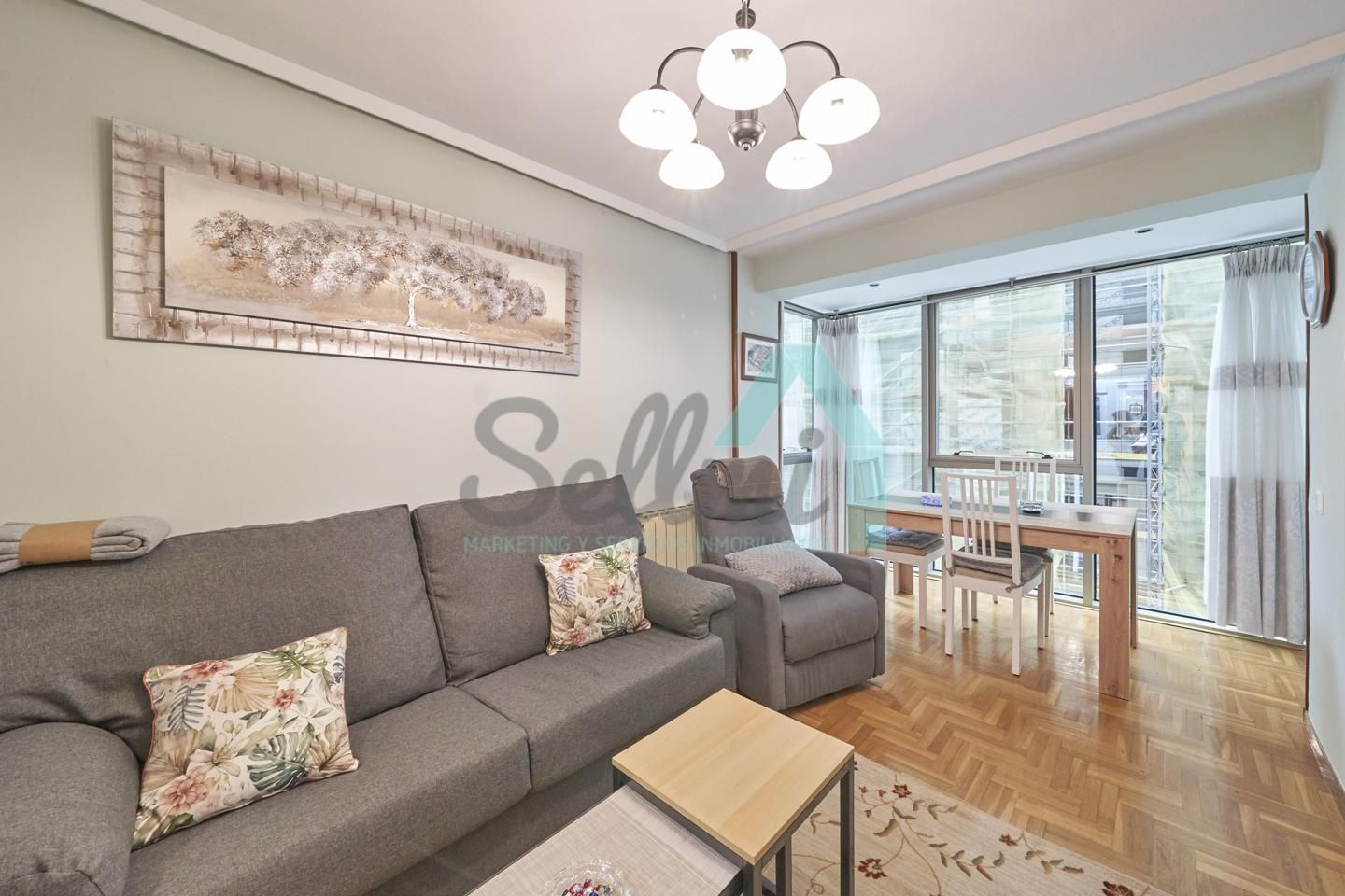 Living room of Flat to rent in Gijón   with Heating, Parquet flooring and Furnished