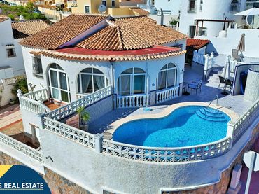 Chalet con piscina en venta en Orihuela Costa