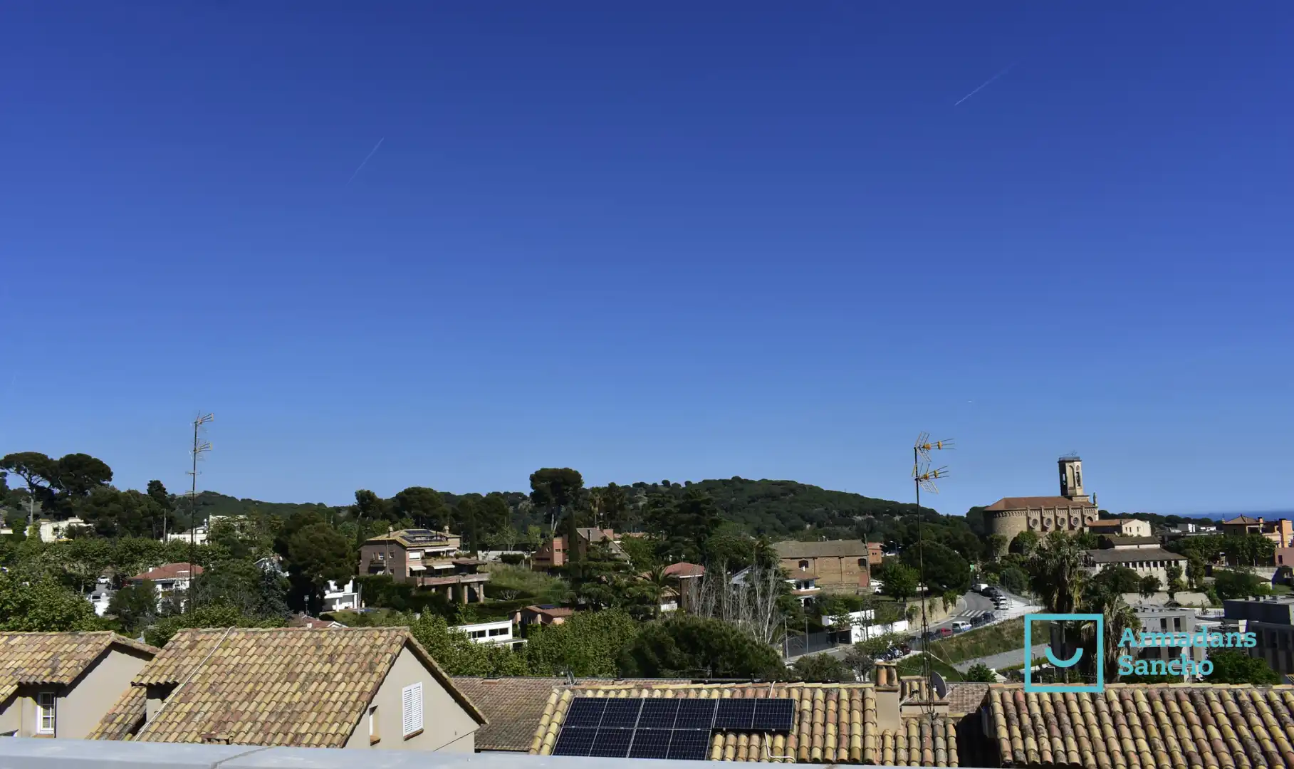 Außenansicht von Einfamilien-Reihenhaus zum Verkauf in Tiana mit Klimaanlage, Heizung und Privatgarten