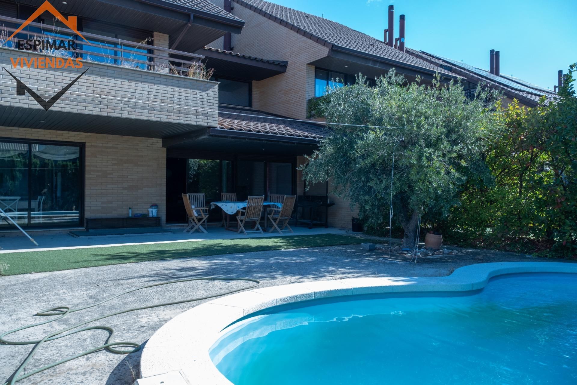 Piscina de Casa o xalet en venda en Villanueva de Gállego amb Aire condicionat, Jardí privat i Terrassa
