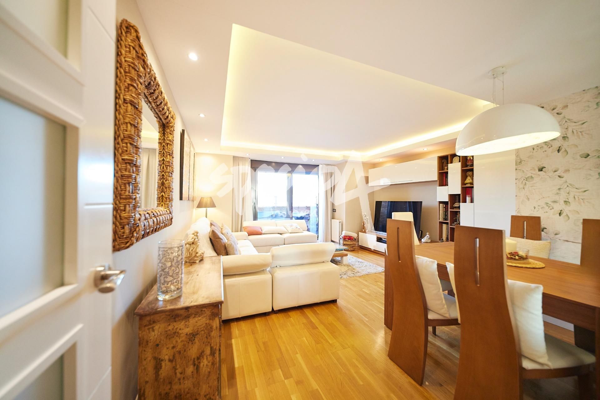 Sala d'estar de Àtic en venda en Las Rozas de Madrid amb Aire condicionat, Calefacció i Parquet