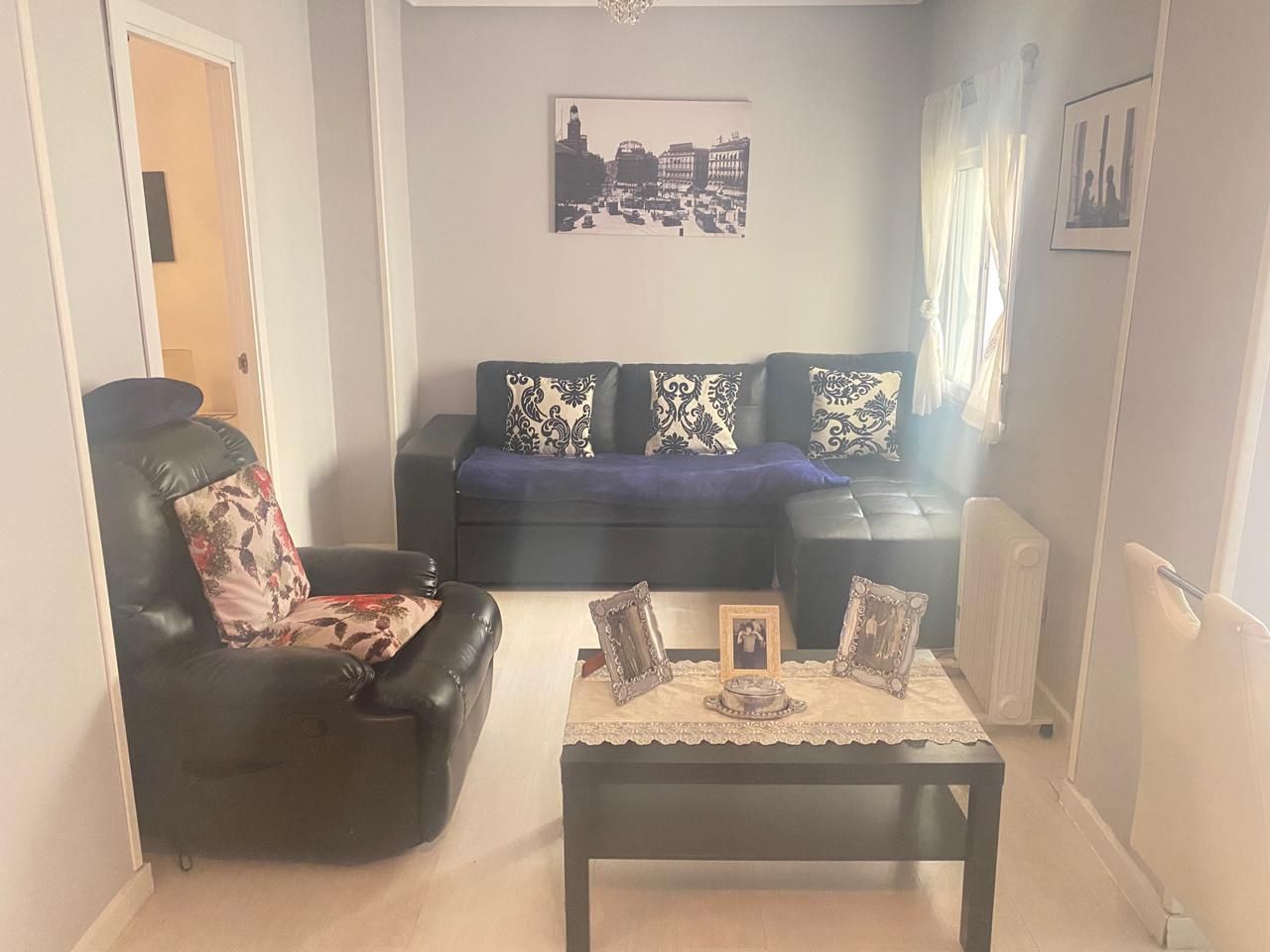 Living room of Flat for sale in  Madrid Capital