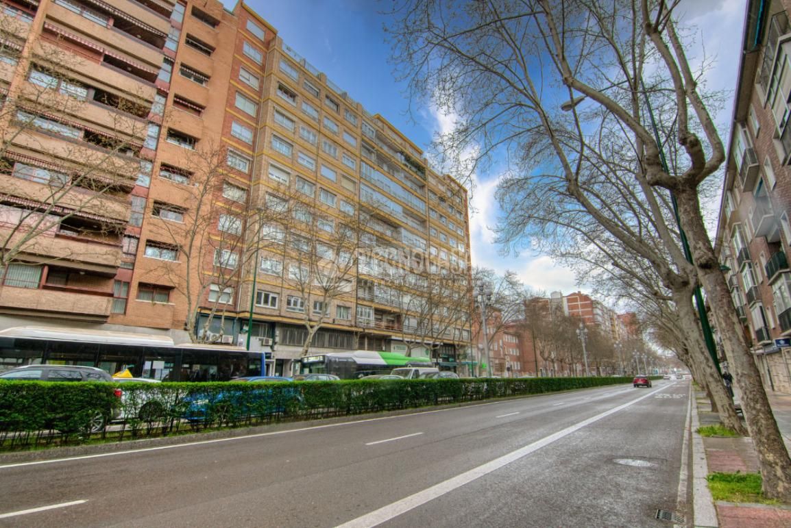 Exterior view of Flat for sale in Valladolid Capital  with Air Conditioner and Heating