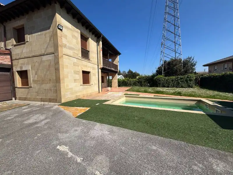 Piscina de Casa o chalet en venta en Santander con Calefacción, Trastero y Piscina